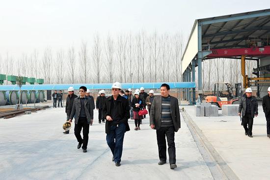 濮陽(yáng)市住建局、墻改辦等領(lǐng)導(dǎo)一行蒞臨我司視察4